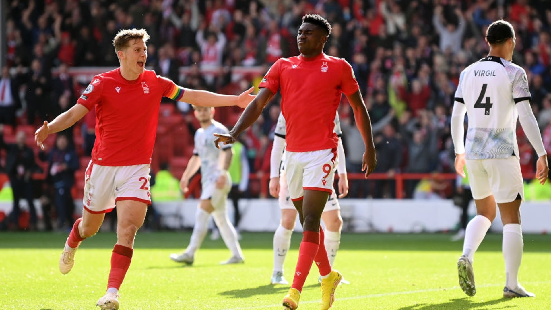 两国球员在 两国球员在